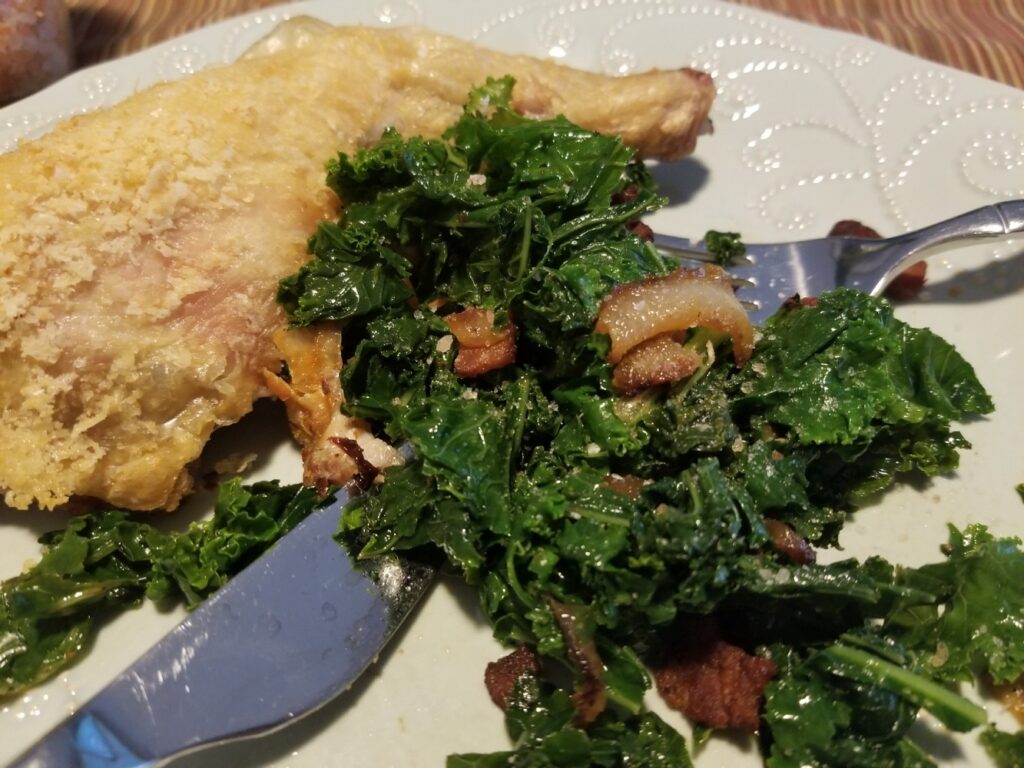 Sauteed kale with onion strings and roasted chicken