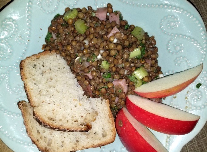 Lentil Salad with sourdough and apple slices