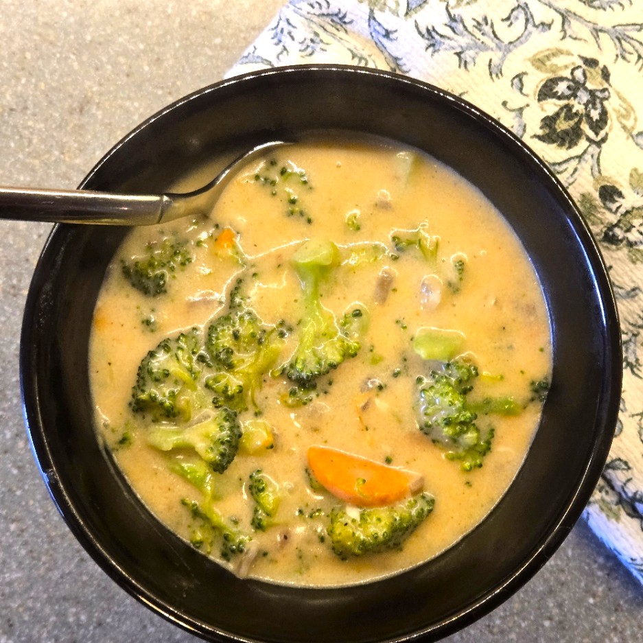 Chunky, Cheesy Broccoli Soup